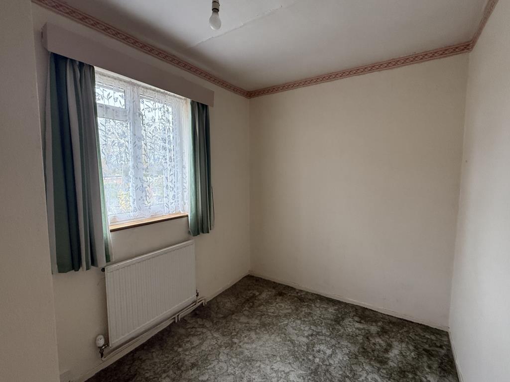 Lot: 148 - HOUSE IN NEED OF REFURBISHMENT - Bedroom 3 in House in need of refurbishment
